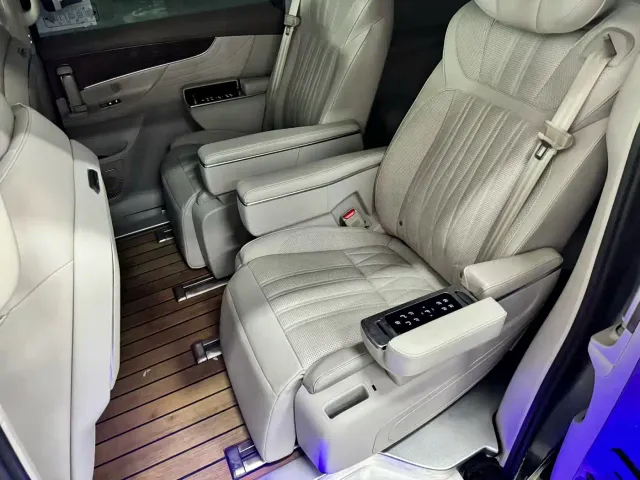 Roewe iMAX8 — Фото автомобиля 5