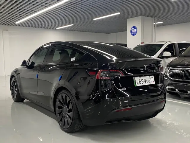 Tesla Model Y — Фото автомобиля 17