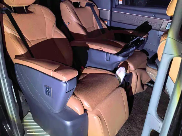 Toyota Vellfire — Фото автомобиля 2