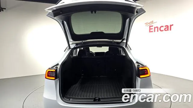 Tesla Model Y — Фото автомобиля 25