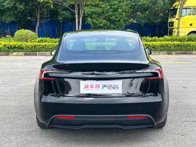 Tesla Model 3 — Фото автомобиля 6