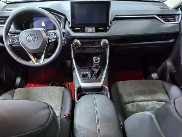 Toyota RAV4 — Фото автомобиля 8