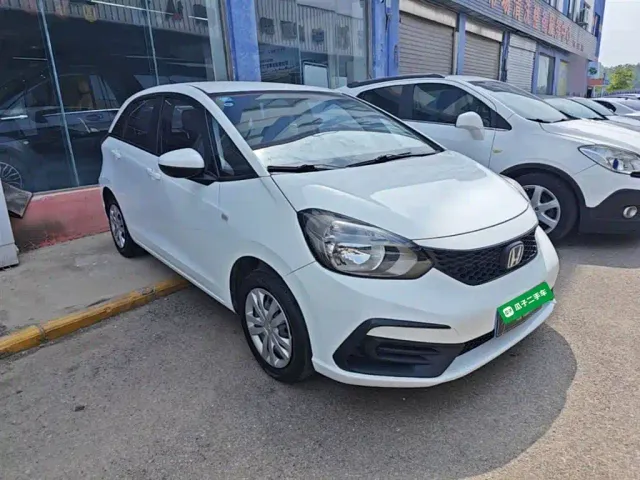 Honda Fit — Фото автомобиля 3