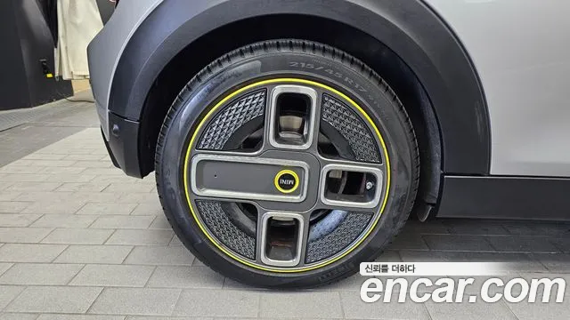 MINI Cooper Electric — Фото автомобиля 5