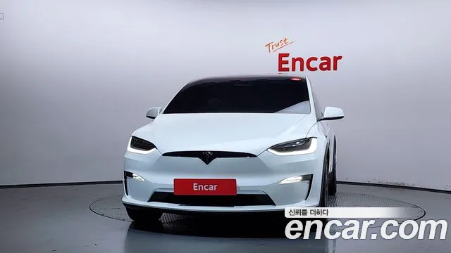 Tesla Model X — Фото автомобиля 3