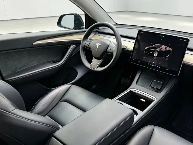 Tesla Model Y — Фото автомобиля 15