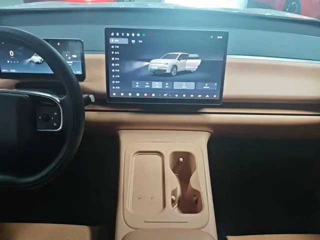 Leapmotor C10 — Фото автомобиля 8