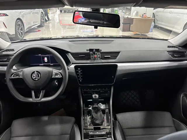 Skoda Superb — Фото автомобиля 5