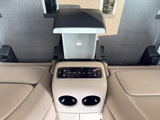 Li Auto MEGA — Фото автомобиля 22