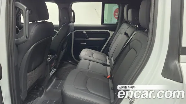 Land Rover Defender — Фото автомобиля 4