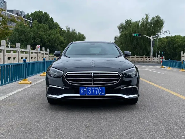 Mercedes-Benz E-Class — Фото автомобиля 2