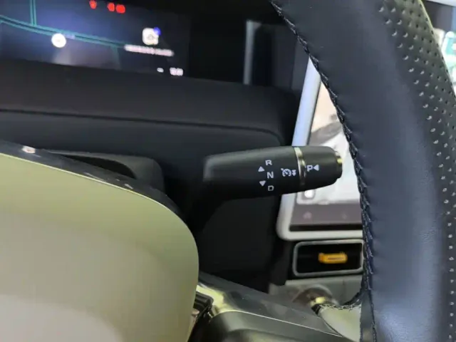 iCAR V23 — Фото автомобиля 13