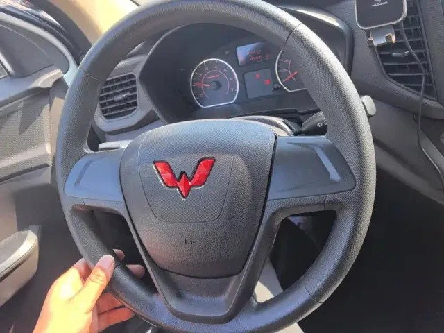 Wuling Hongguang V — Фото автомобиля 15