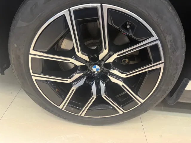 BMW i7 — Фото автомобиля 14