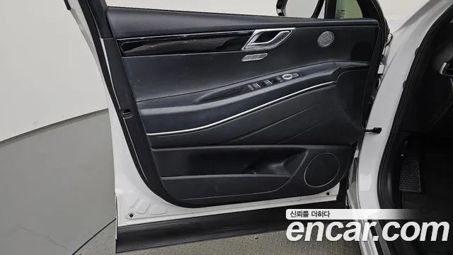 Genesis GV80 — Фото автомобиля 13