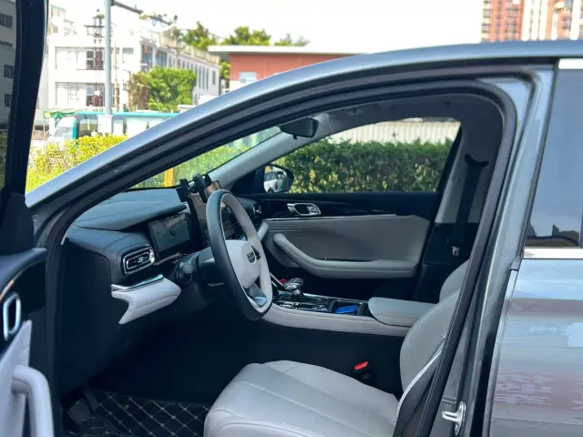Geely Emgrand — Фото автомобиля 3