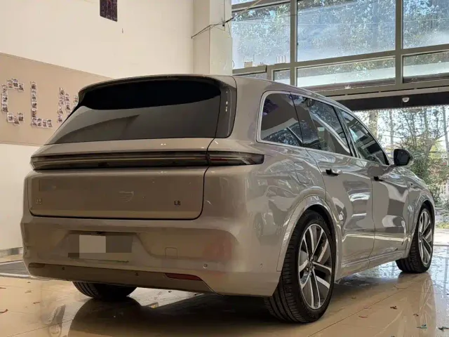 Li Auto L8 — Фото автомобиля 7
