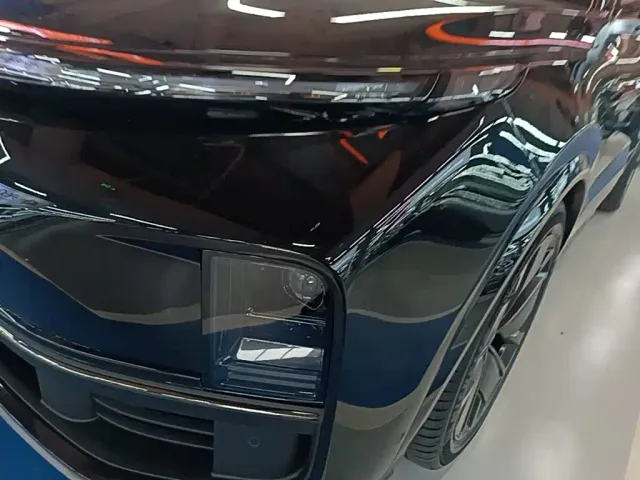 Li Auto L8 — Фото автомобиля 23