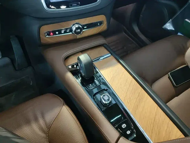 Volvo XC90 — Фото автомобиля 13