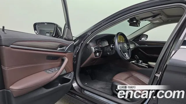 BMW 5 Series G30 — Фото автомобиля 15