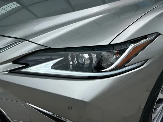 Lexus ES — Фото автомобиля 22