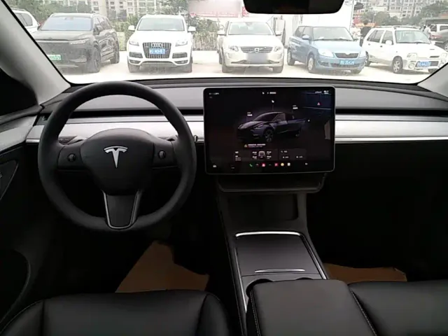 Tesla Model Y — Фото автомобиля 5