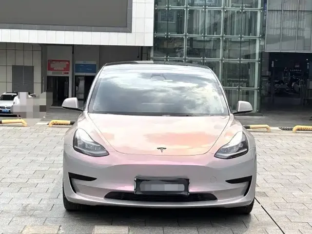 Tesla Model 3 — Фото автомобиля 2