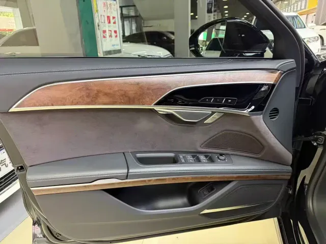 Audi A8 — Фото автомобиля 6