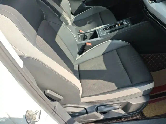 Volkswagen Golf — Фото автомобиля 19