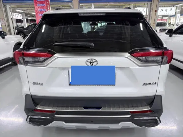 Toyota RAV4 — Фото автомобиля 16