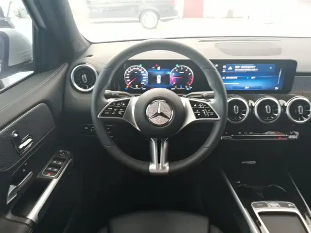 Mercedes-Benz GLB-Class — Фото автомобиля 10