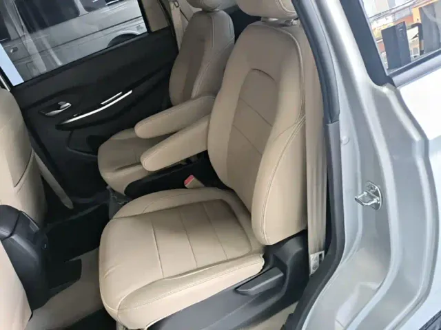 Wuling Hongguang — Фото автомобиля 16