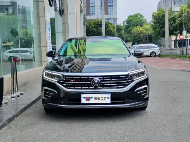 Volkswagen Passat — Фото автомобиля 2