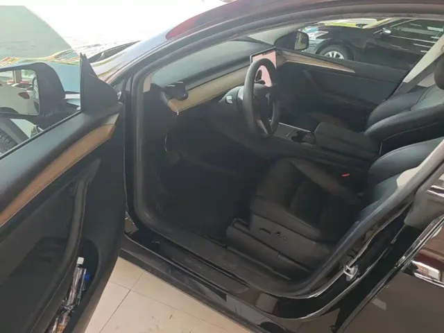 Tesla Model Y — Фото автомобиля 15
