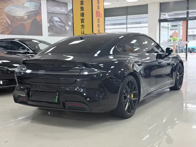 Xiaomi SU7 — Фото автомобиля 4