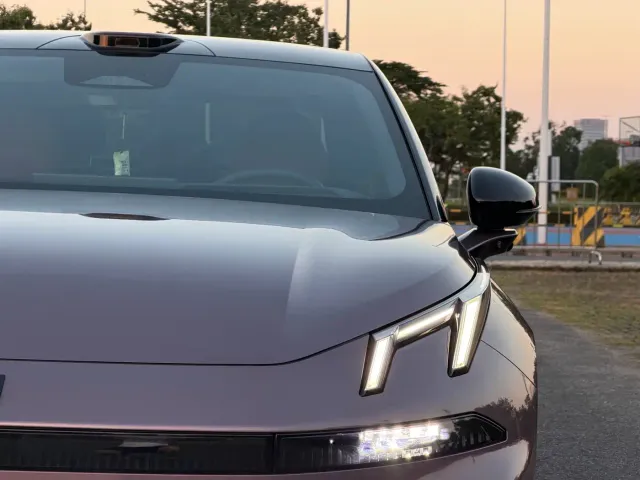 Lynk & Co 07 EM-P — Фото автомобиля 9