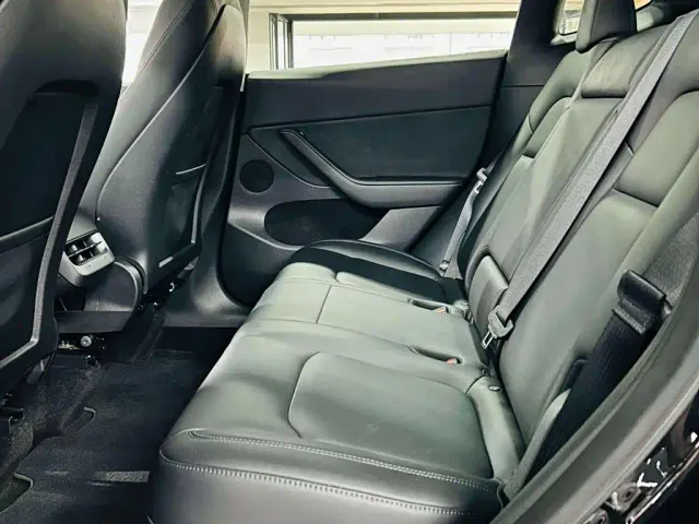 Tesla Model Y — Фото автомобиля 7