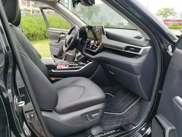 Toyota Highlander — Фото автомобиля 6
