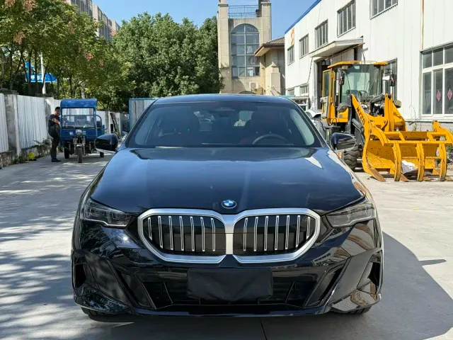 BMW 5 Series — Фото автомобиля 2