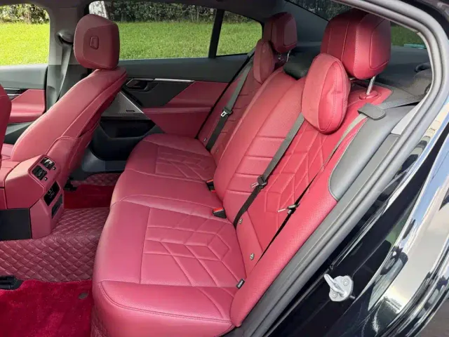 BMW 5 Series — Фото автомобиля 12