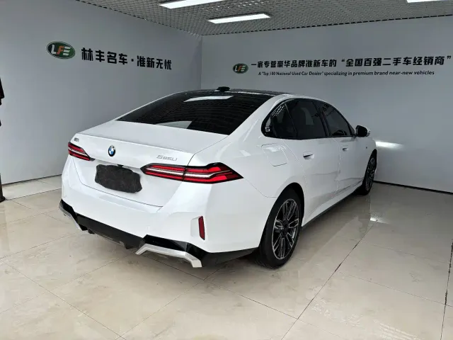 BMW 5 Series — Фото автомобиля 5