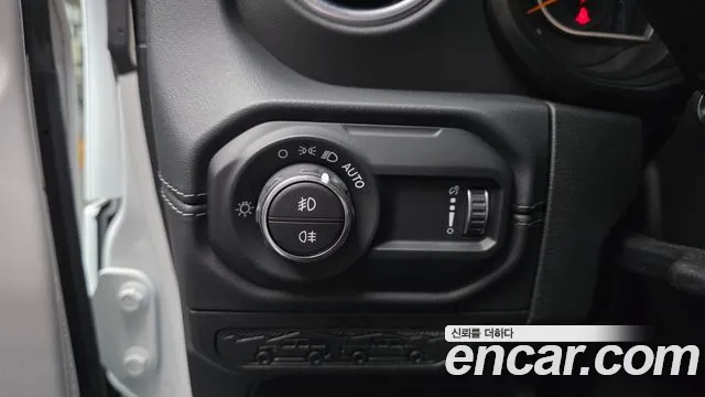 Jeep Wrangler JL — Фото автомобиля 27