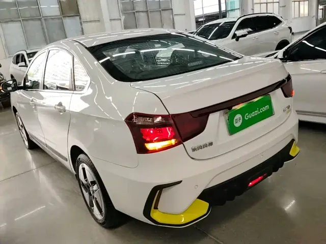 Dongfeng Fengshen E70 — Фото автомобиля 4