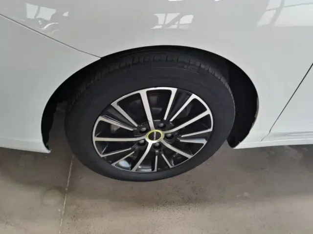 Roewe i5 — Фото автомобиля 22