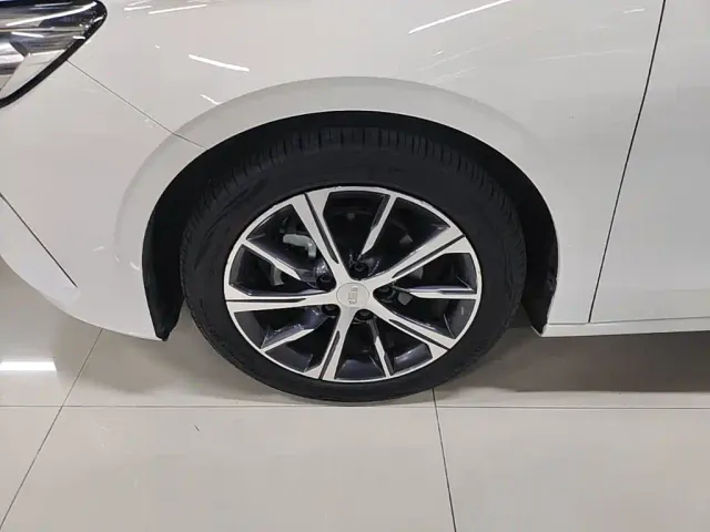 Geely Emgrand — Фото автомобиля 22