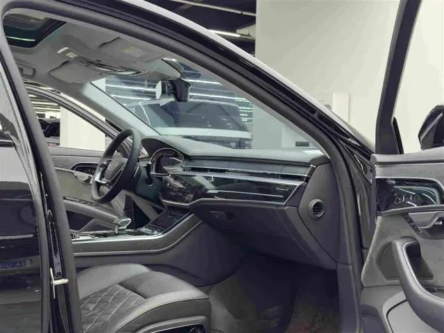 Audi A8 — Фото автомобиля 10