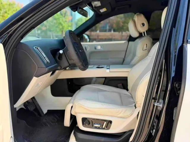 Li Auto L8 — Фото автомобиля 2