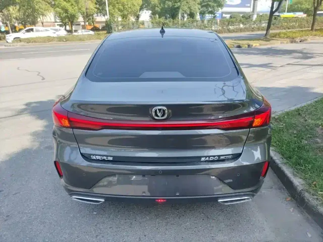 Changan Eado — Фото автомобиля 5