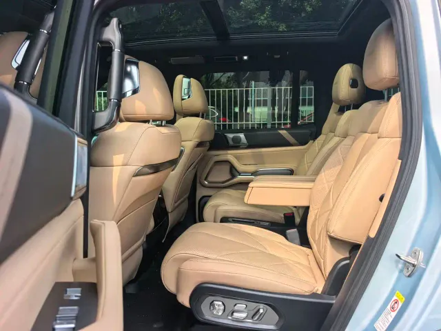 BYD FangChengBao Leopard 8 — Фото автомобиля 14