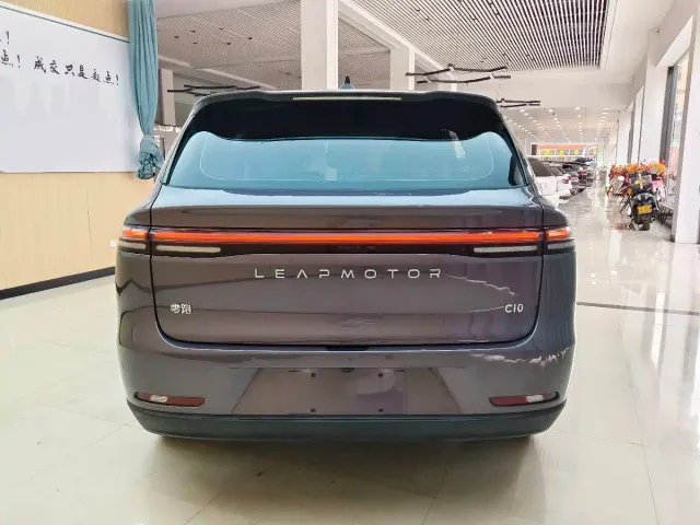 Leapmotor C10 — Фото автомобиля 18